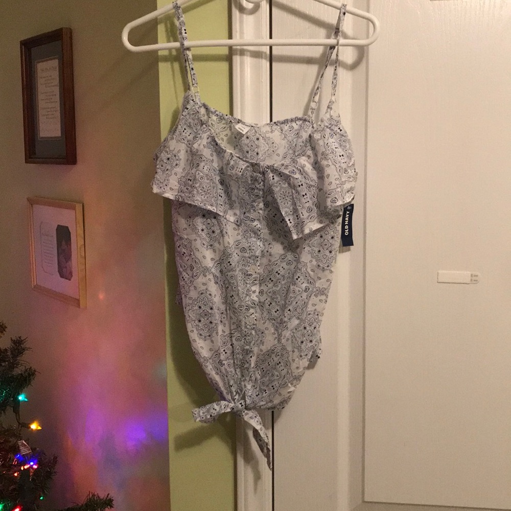 Old Navy spaghetti strapped shirt